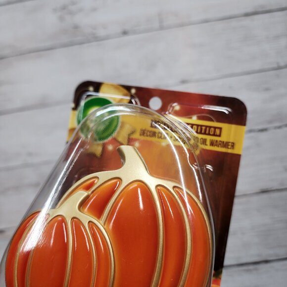 Air Wick Pumpkin Decor Clip + Scented Oil Warmer Plug In - Picture 2 of 4